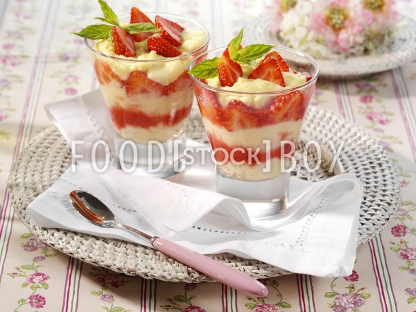 Grieß-Flammerie mit Erdbeeren