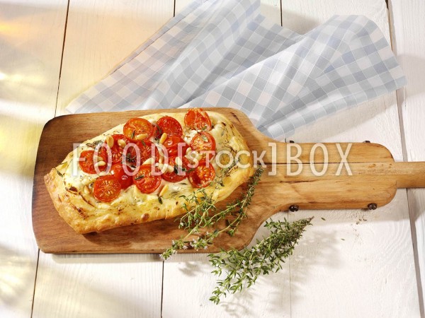 Tomaten-Pizzette mit Ziegenkäse