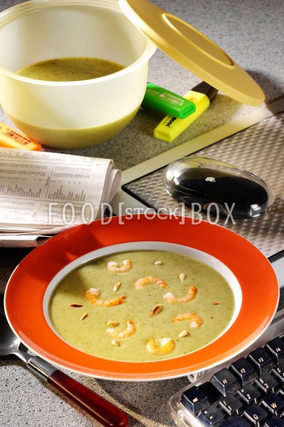 Basilikum-Parmesan-Suppe