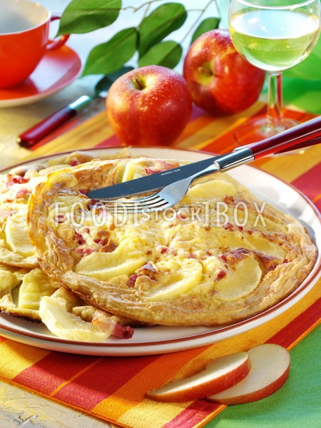 Pfannkuchen mit Apfel und Speck