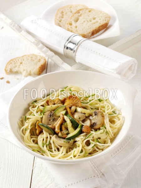 Schnittlauch-Spaghetti mit Pilzen