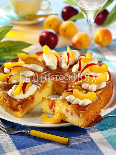 Obstkuchen mit Marzipansahne
