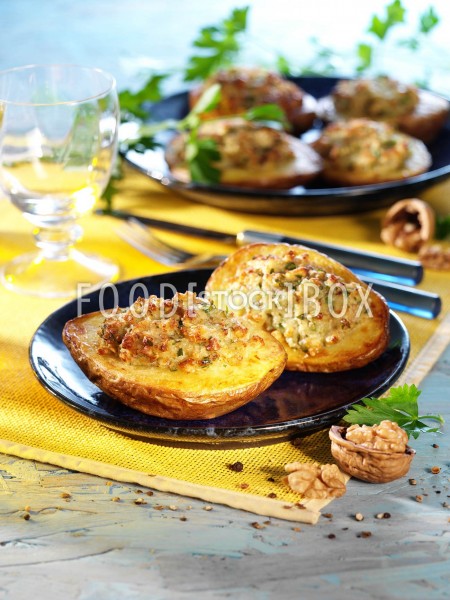 Kartoffeln mit Nuss-Kräuter-Haube