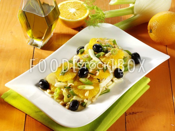 Fenchel-Orangen-Salat mit schwarzen Oliven