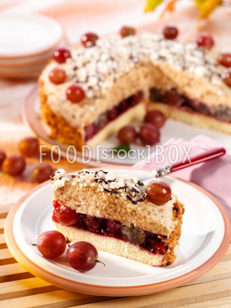 Stachelbeer-Krokant-Torte