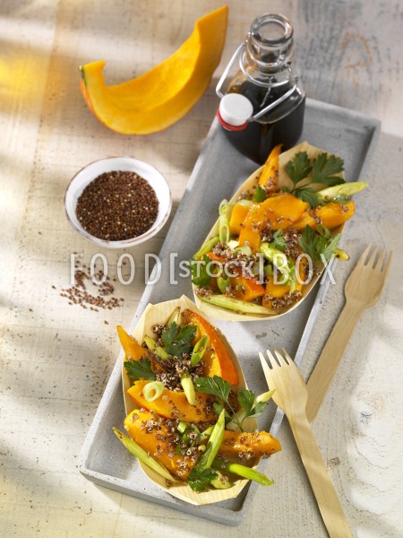 Kürbis-Quinoa-Salat mit Ahornsirup-Pfeffer-Dressing