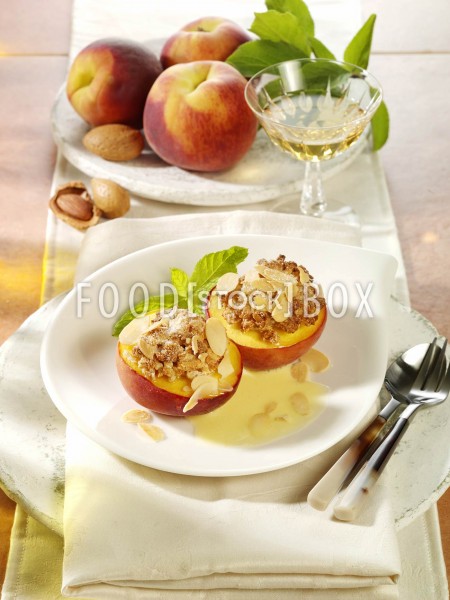 Gefüllte Pfirsiche mit Marzipan