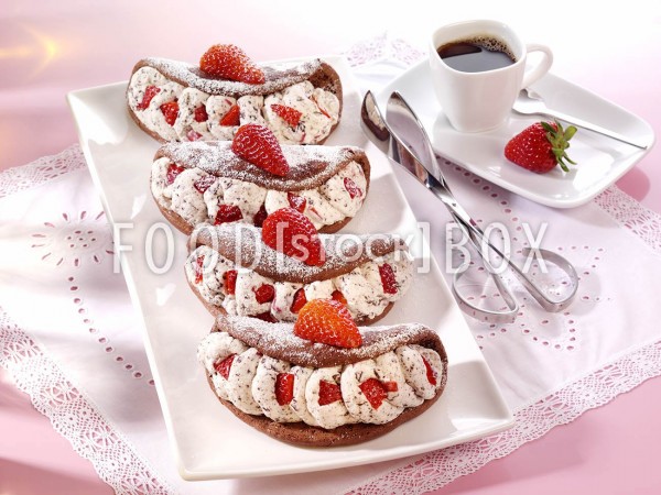 Biskuit-Omelett mit Erdbeeren