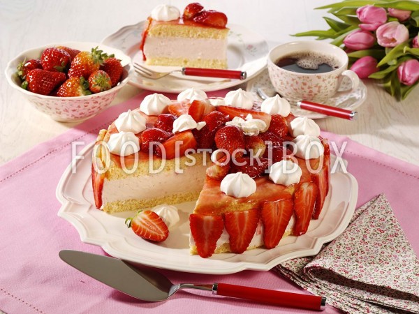 Erdbeer-Torte mit Baiser