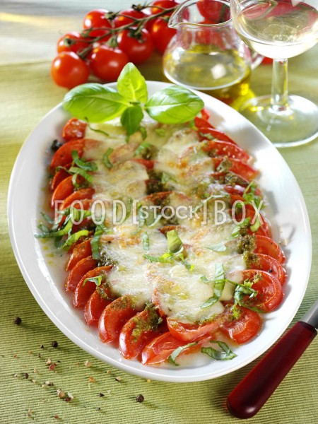 Tomaten-Mozzarella-Gratin