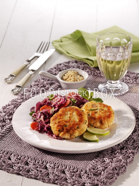 Ingwer-Krautsalat mit Lachsbuletten
