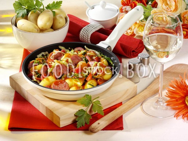 Kartoffel-Gemüse-Pfanne mit Cabanossi