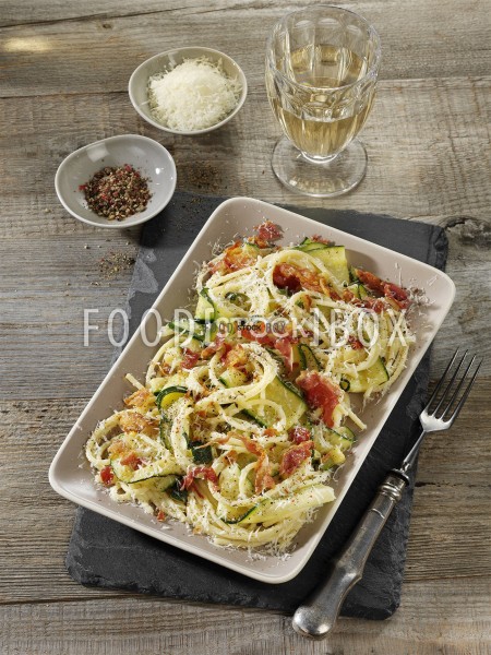 Locker-leichte Zucchini-Carbonara