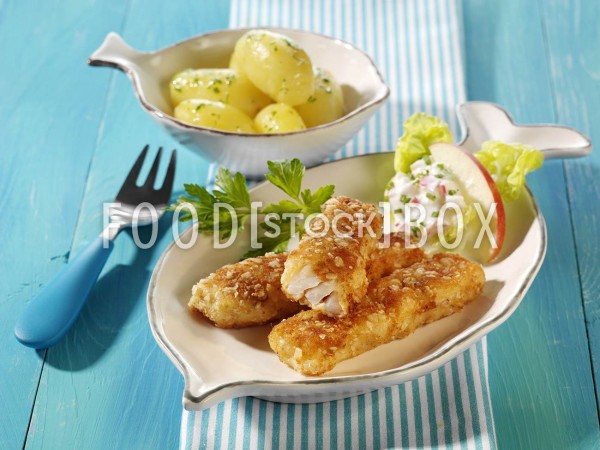 Fischstäbchen mit Kartoffeln
