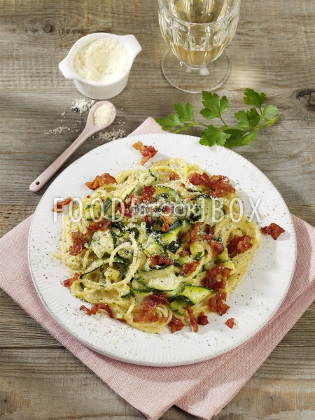 Leichte Zucchini-Carbonara