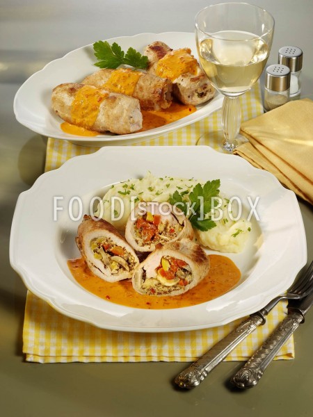 Schnitzel-Roulade mit Paprika-Füllung