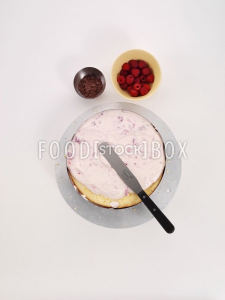 Käse-Sahne-Torte mit Himbeeren 6