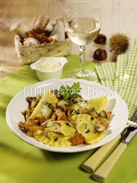 Maronen-Ravioli mit gebratenen Pilzen