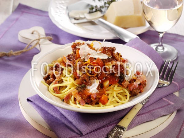 Spaghetti mit Orangen-Bolognese