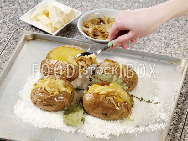 Überbackene Ofenkartoffel
