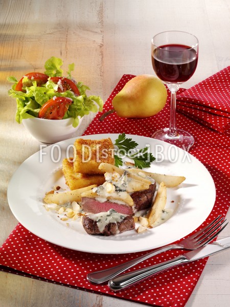 Gorgonzola-Steaks mit Knusper-Polenta