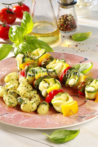 Zucchini-Mozzeralla-Paprika-Spieße