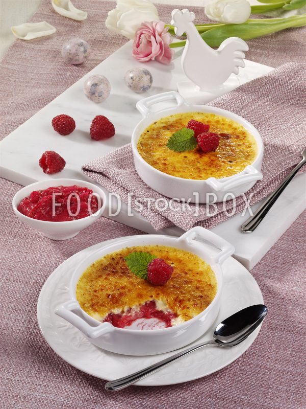 Crème brûlée mit Rhabarber