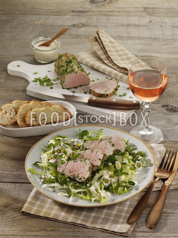 Kräuterfilet auf Salat