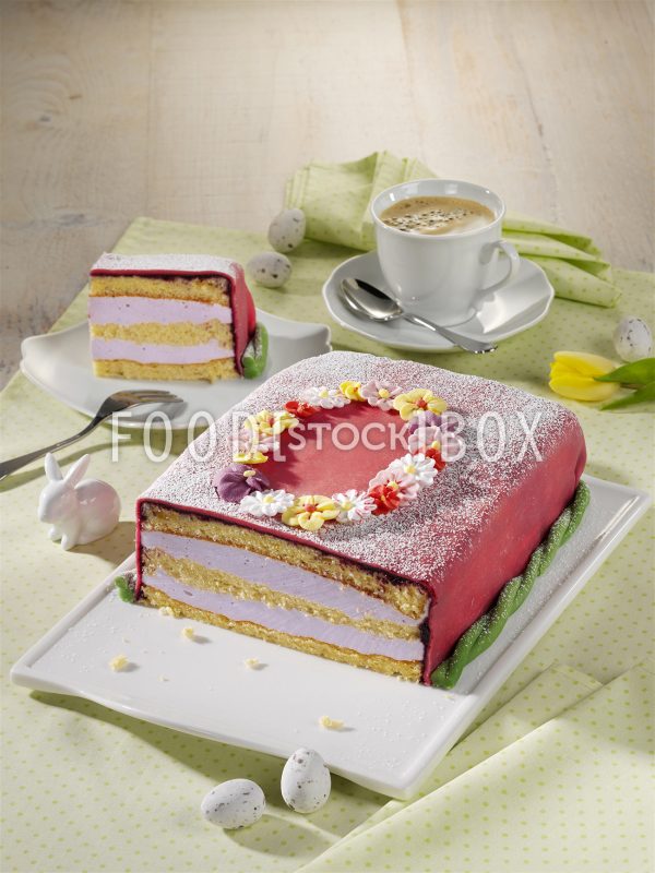 Ostertorte mit Blaubeeren