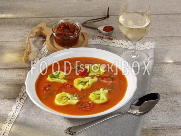 Tortellini-Suppe