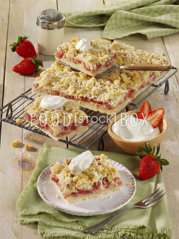Erdbeer-Rhabarber-Puddingkuchen