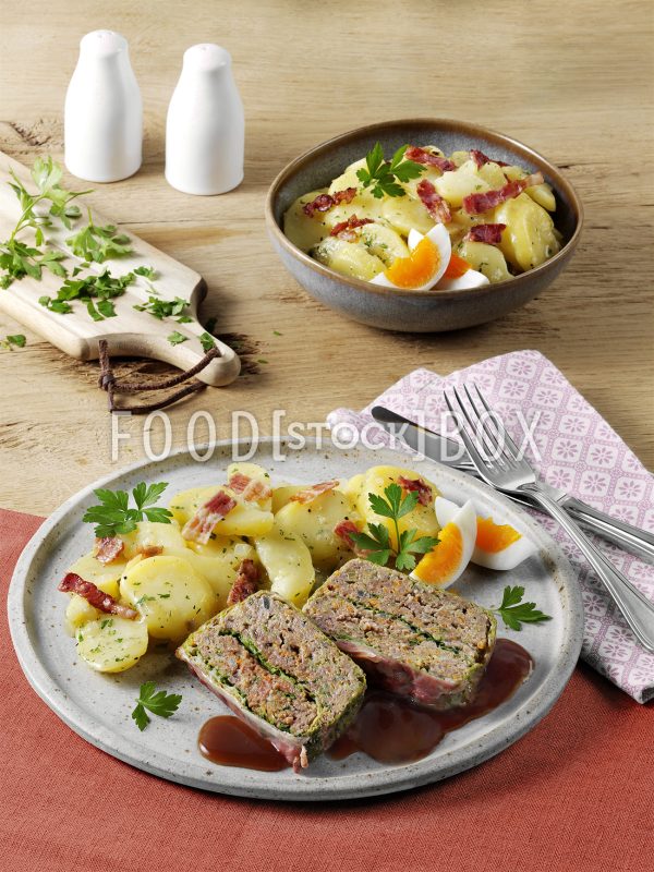 Geschichteter Hackfleischkuchen