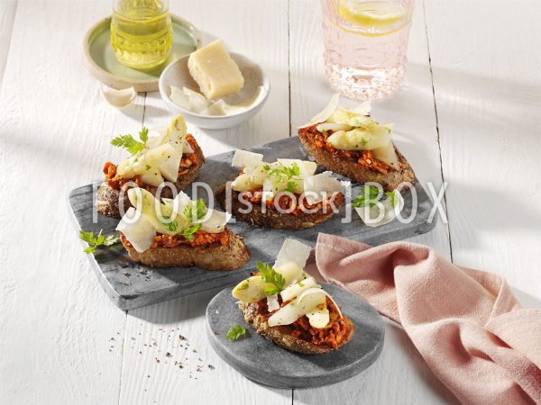 Spargel-Bruschetta Asia-Style