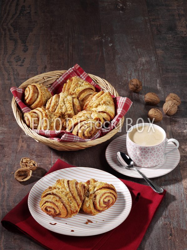 Franzbrötchen mit Nussstreuseln