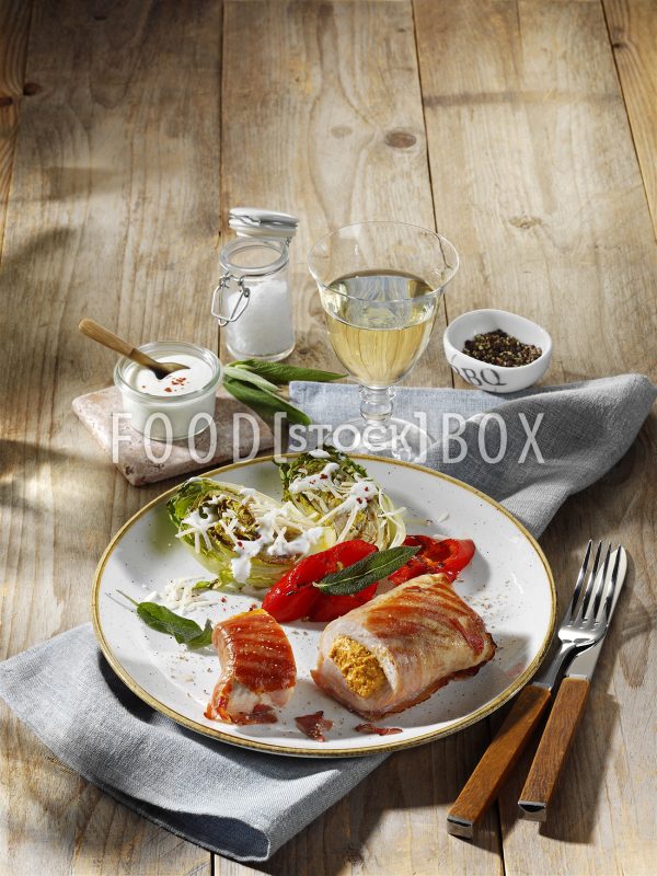 Gefüllte Putenpäckchen mit gegrilltem Salat