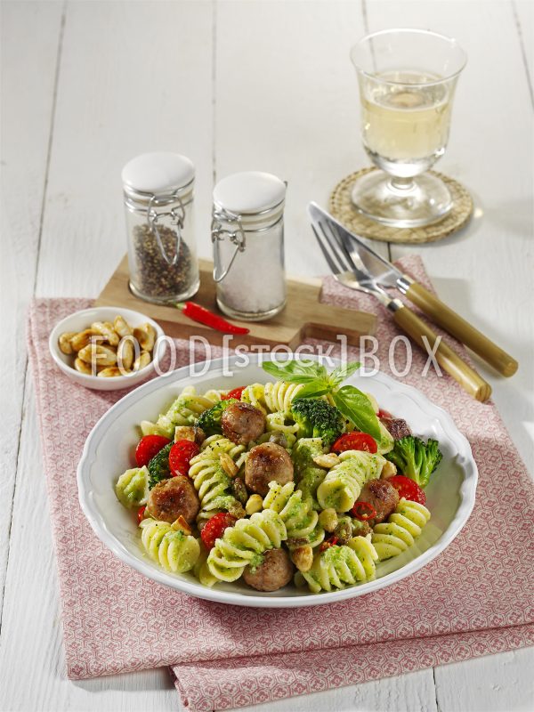 Fusilli mit Salsiccia-Bällchen