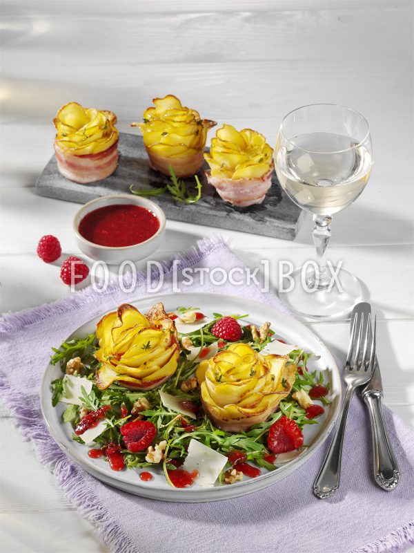 Kartoffelröschen auf Salat