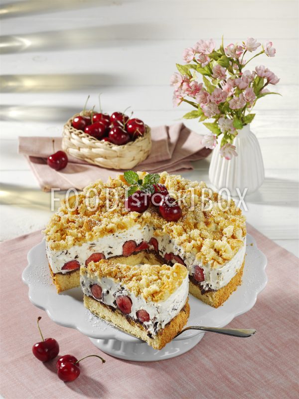 Kirsch-Stracciatella-Torte
