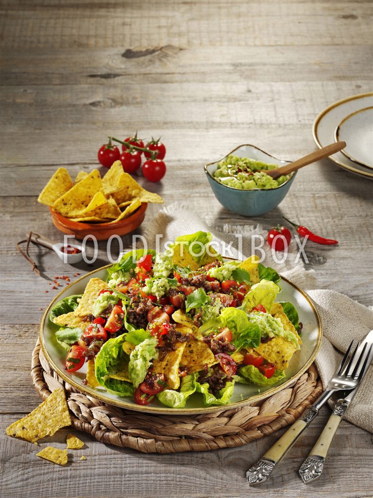 Tomaten-Hackfleisch mit Avocadocreme