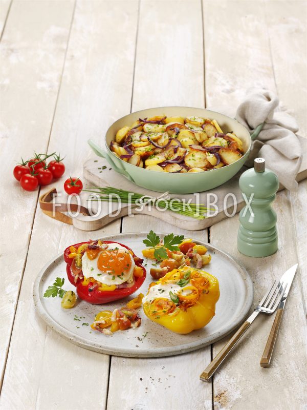 Gefüllte Paprika mit Bratkartoffeln