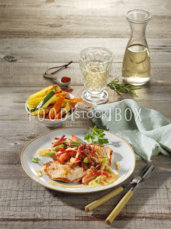 Puszta-Schnitzel mit Gemüsestreifen