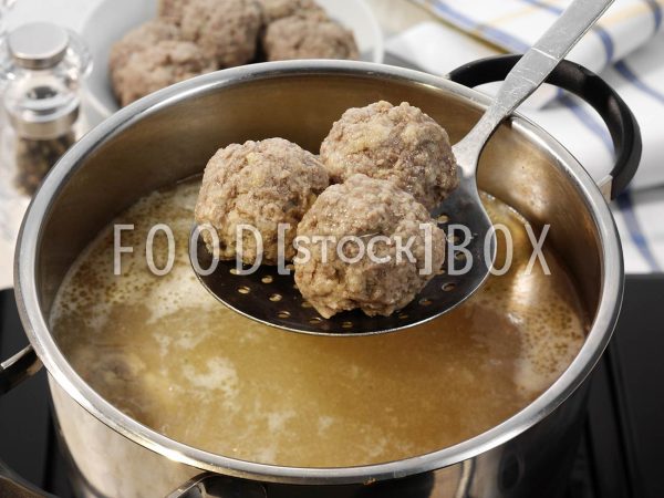 Königsberger Klopse mit Rote Bete Step 1