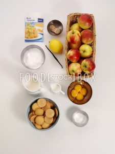 Apfel-Keks-Charlotte Step 1