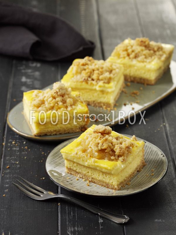 Apfel-Mandel-Streuselkuchen mit Pudding