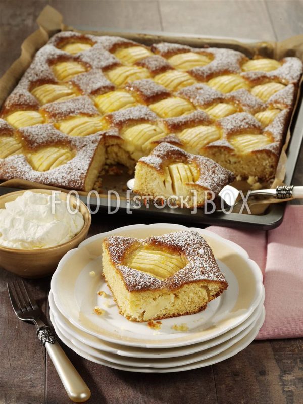 Apfelblech mit Marzipan
