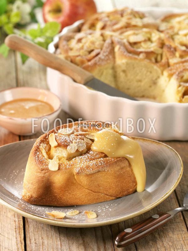 Apfelbrötchen mit Karamellsauce