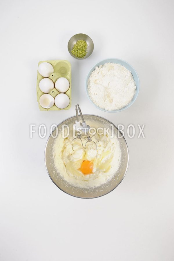 Aprikosenkuchen mit Kokos-Bienenstich-Guss Step  3
