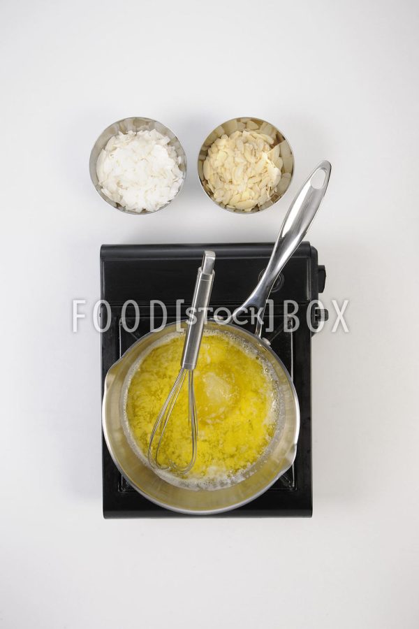 Aprikosenkuchen mit Kokos-Bienenstich-Guss  Step 5