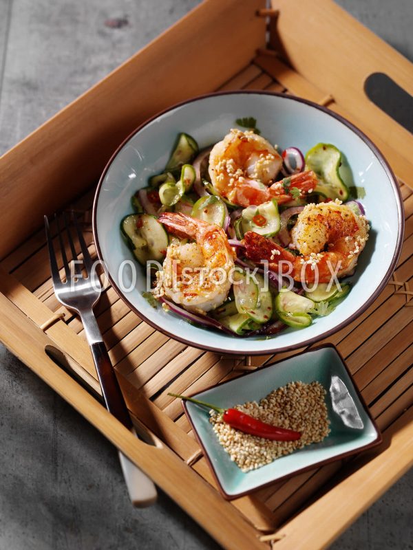 Asia-Salat mit Sesam-Garnelen