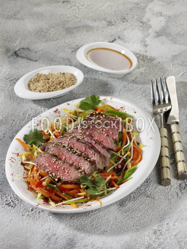 Asiatischer Rindfleischsalat mit Zuckerschoten